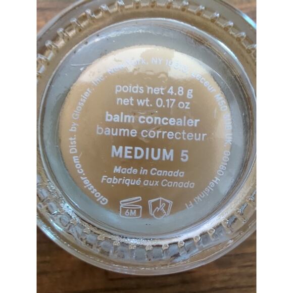 Glossier STRETCH Balm Concealer color (Medium 5 ) 4.8g/0.17oz - Picture 2 of 4
